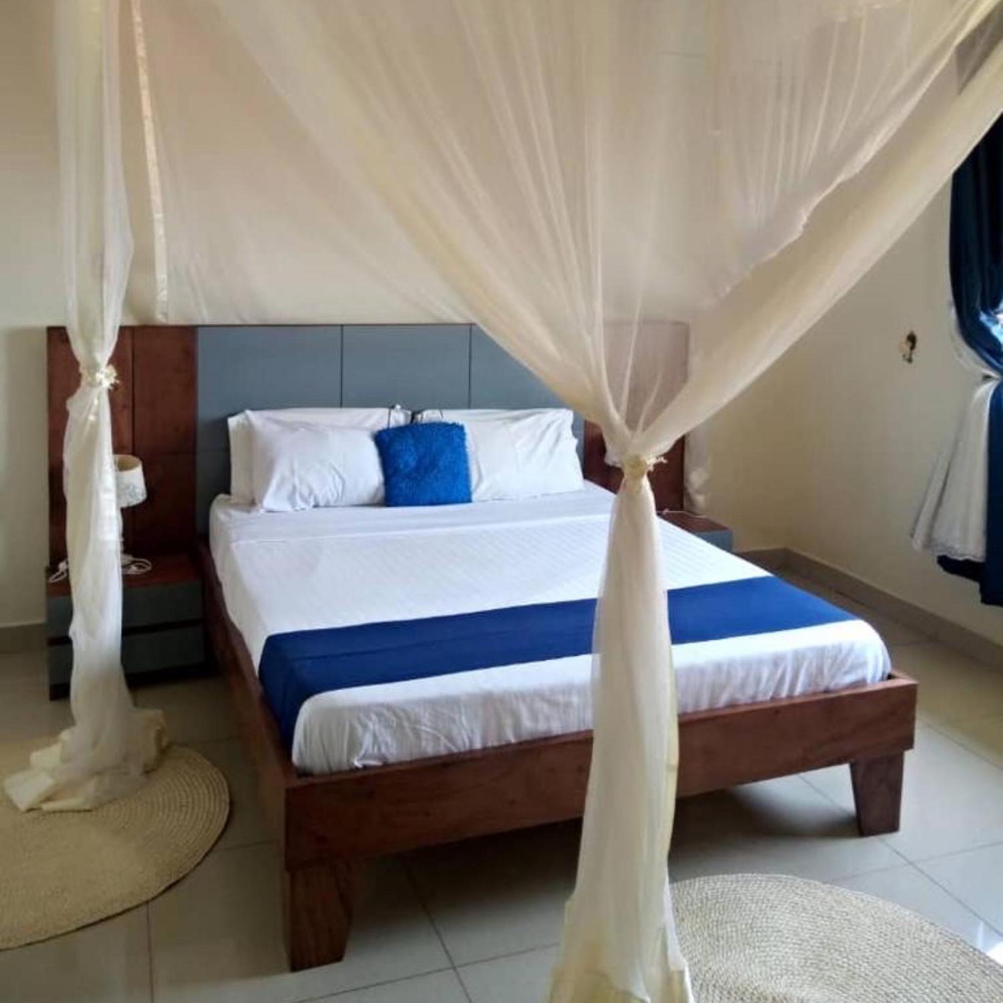The Abode Apartments Lake View & Breakfast Suite Near Beach Entebbe Exterior photo