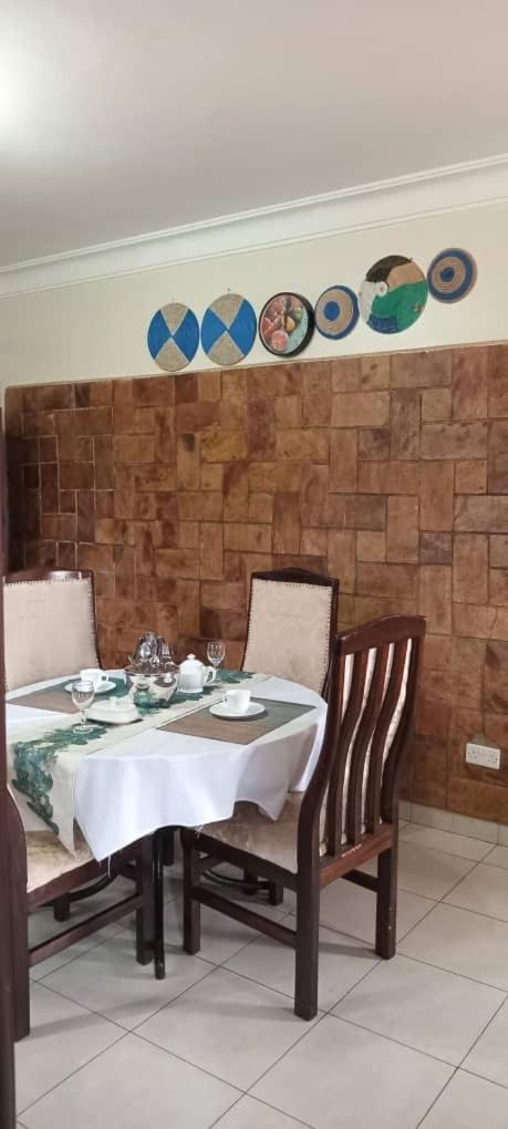 The Abode Apartments Lake View & Breakfast Suite Near Beach Entebbe Exterior photo