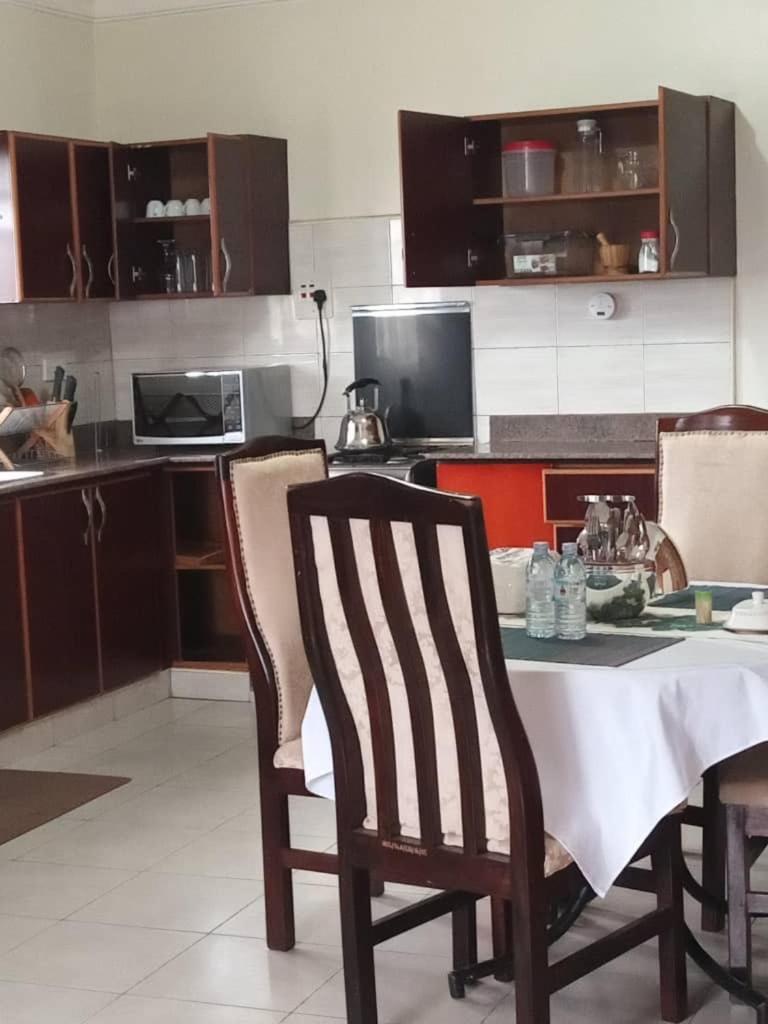 The Abode Apartments Lake View & Breakfast Suite Near Beach Entebbe Exterior photo
