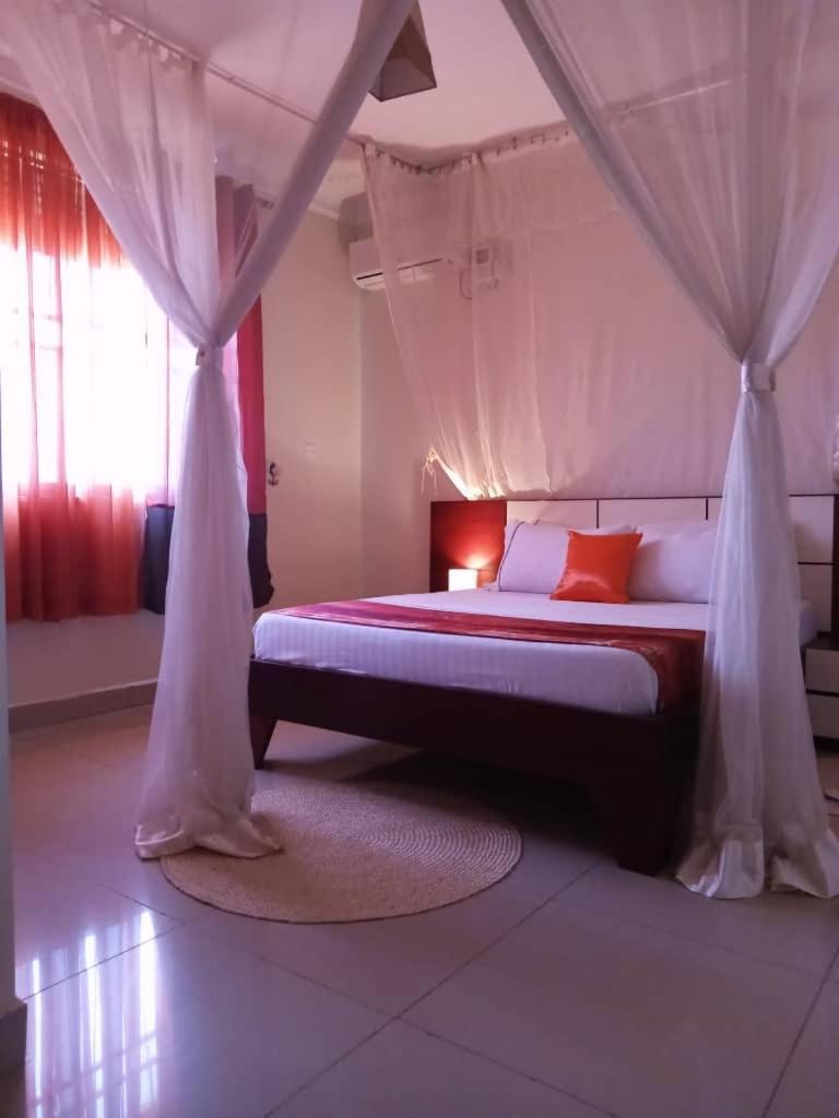 The Abode Apartments Lake View & Breakfast Suite Near Beach Entebbe Exterior photo