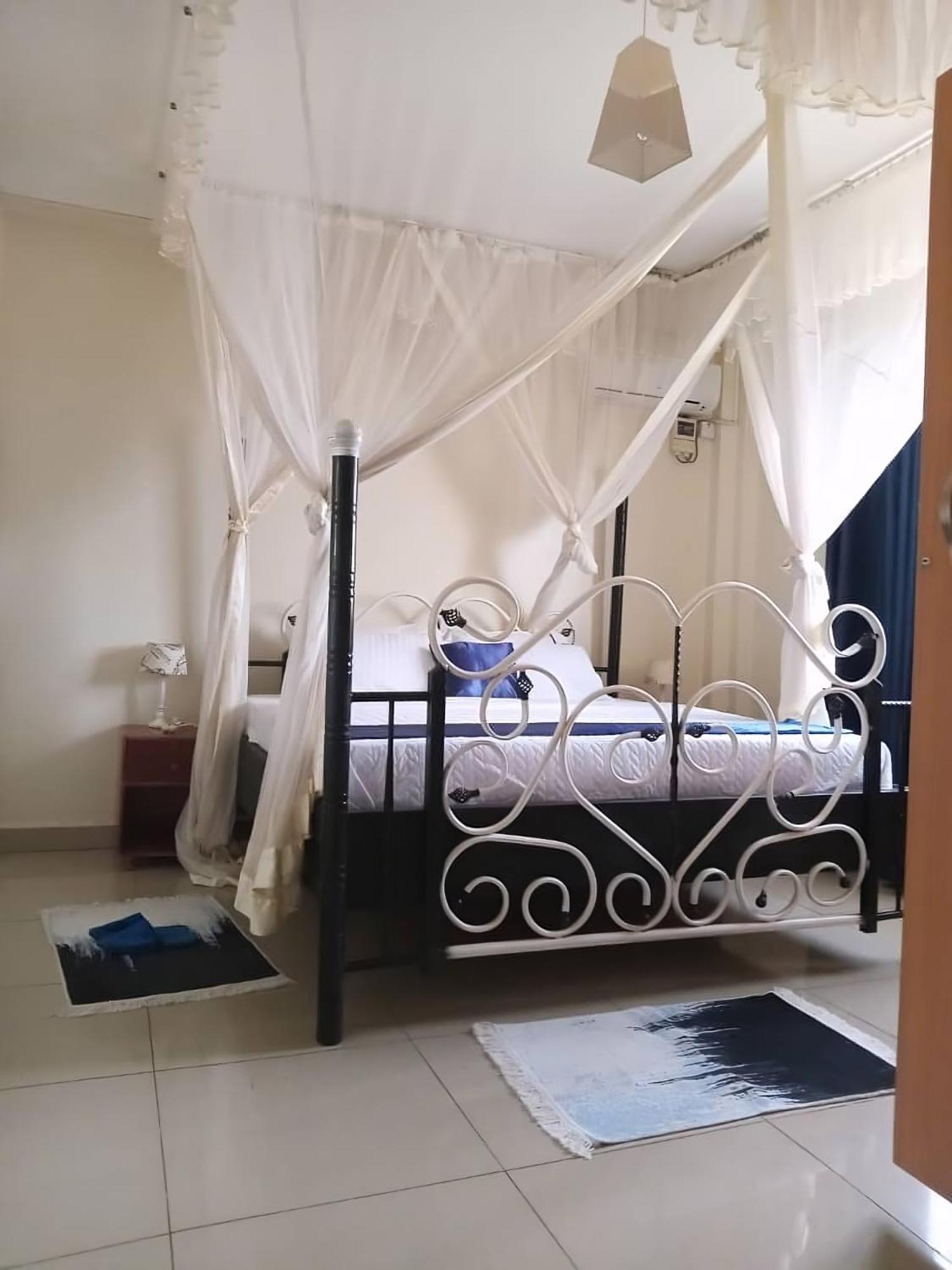 The Abode Apartments Lake View & Breakfast Suite Near Beach Entebbe Exterior photo