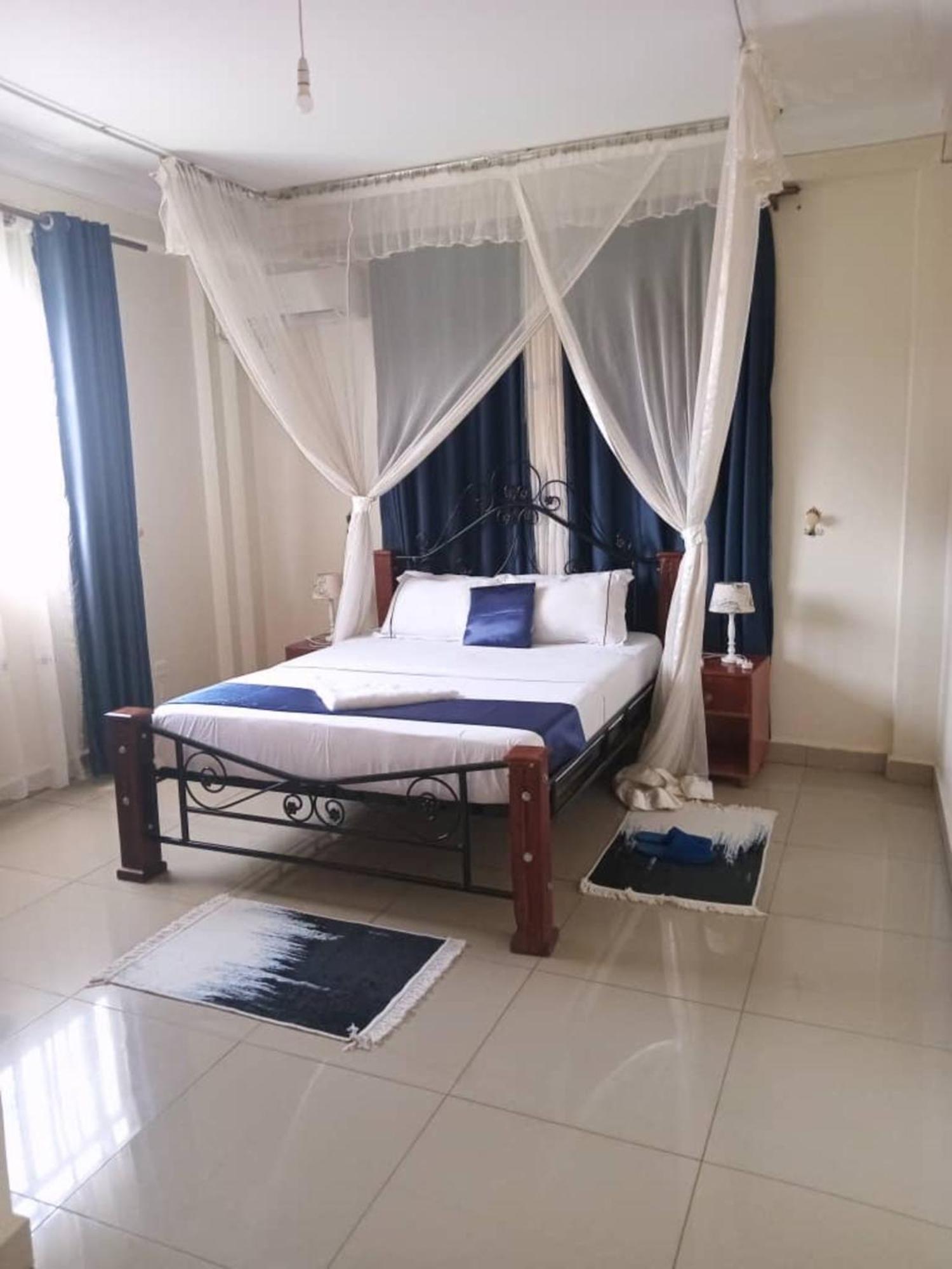 The Abode Apartments Lake View & Breakfast Suite Near Beach Entebbe Exterior photo